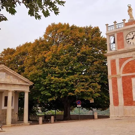 ベッド・アンド・ブレックファスト La Finestra Sul Borgo *