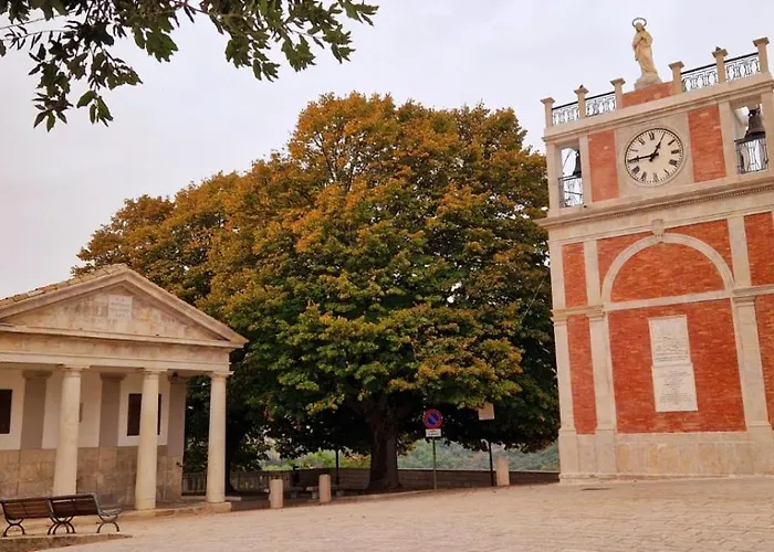 ベッド・アンド・ブレックファスト La Finestra Sul Borgo *